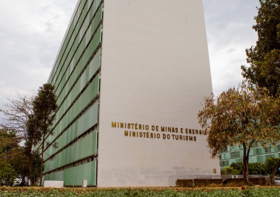MME anuncia plano para testar gasolina com 35% de etanol ainda em setembro